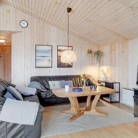 Vakantiehuis Melanie - 950m From The Sea By Interhome